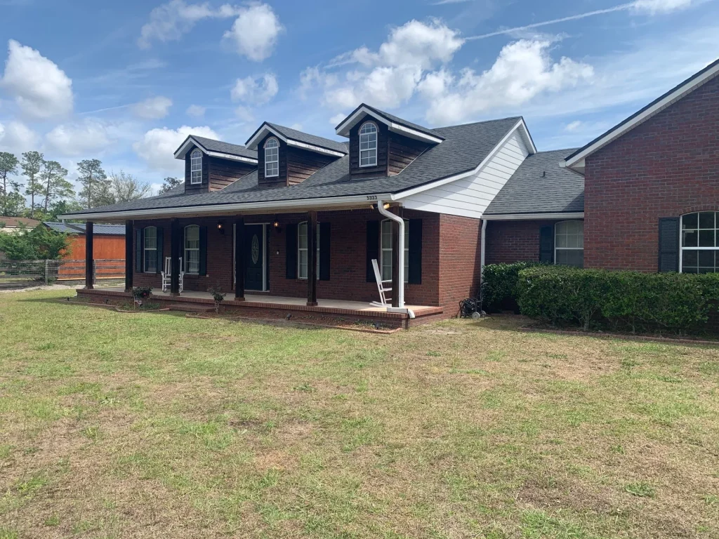 residential home in Orlando w/ new roof and gutters